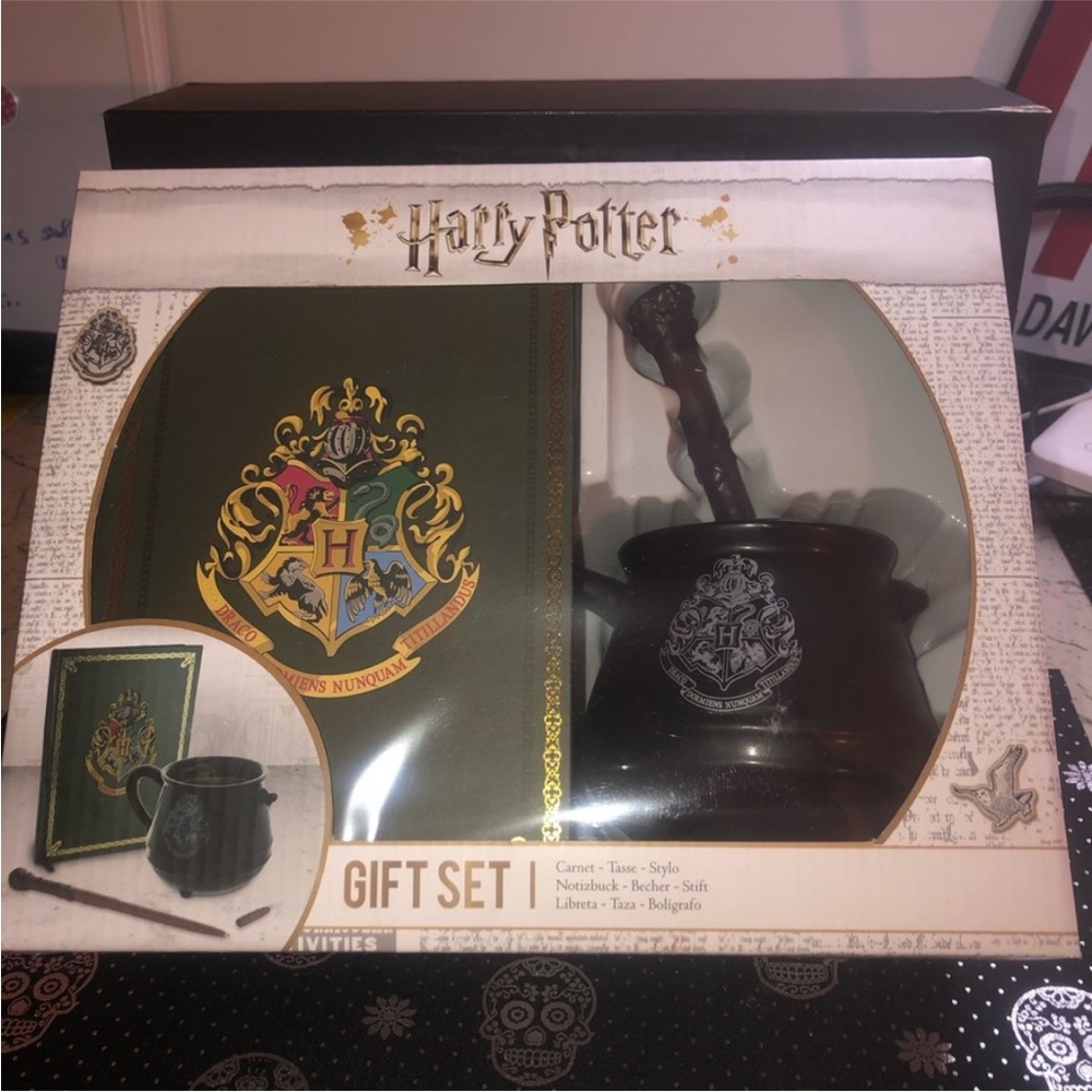 NIB Harry Potter 3 piece Gift Set (Notebook, Mug, Pen) - Picture 2 of 7
